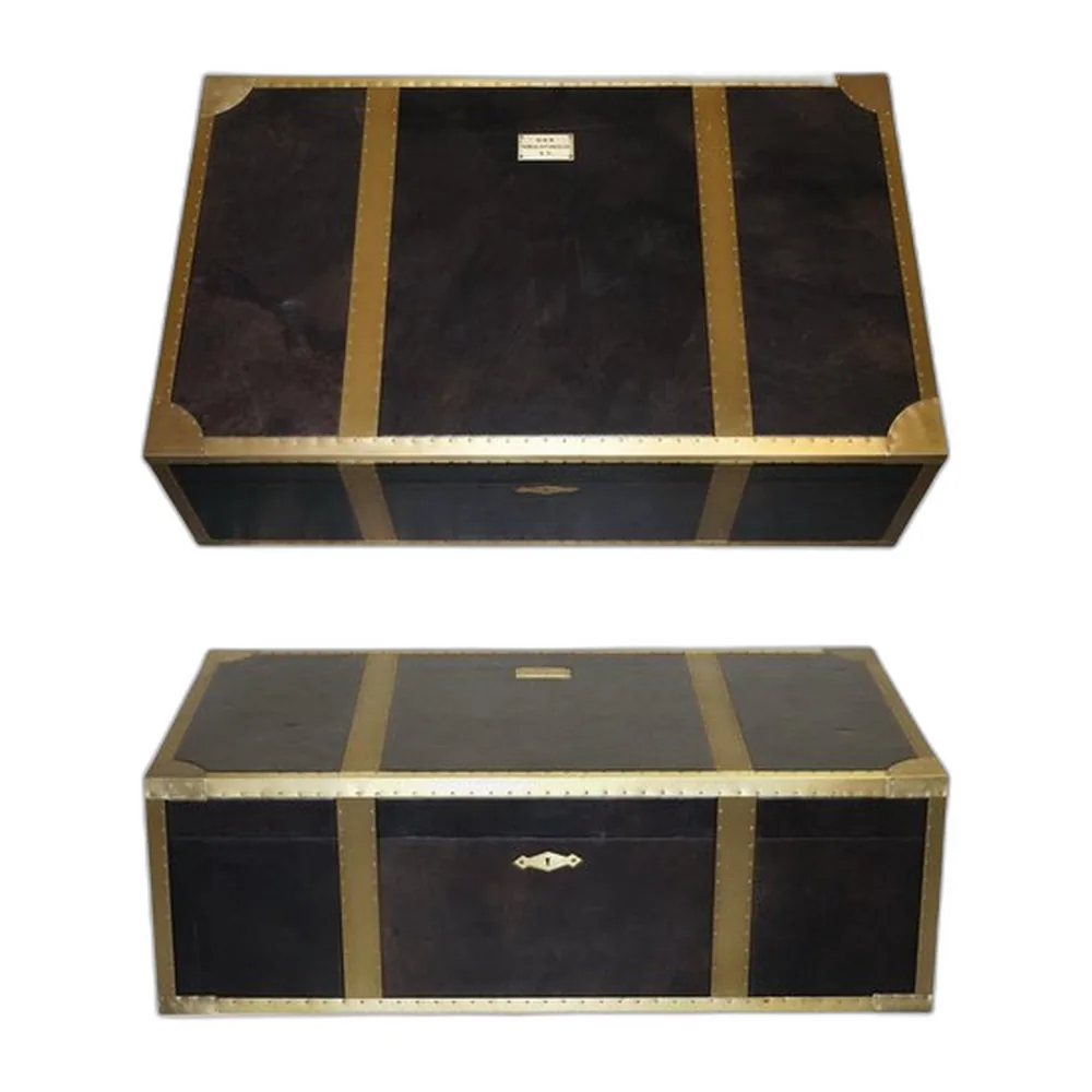 Cumberland Couchtisch mit rotem Samtbezug von Timothy Oulton