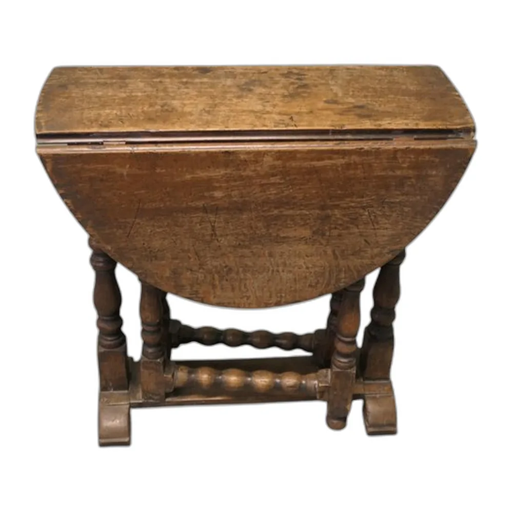Kleiner georgianischer Tisch aus Eiche mit gedrehtem Bein, 1800